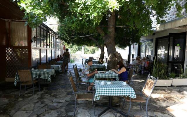 Dionysos Central Hotel