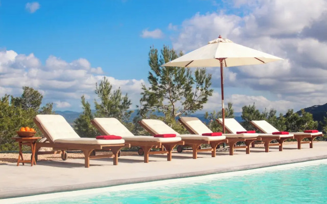 San Josep 6-bed Villa, Sleeps 14, Pool & Sea View