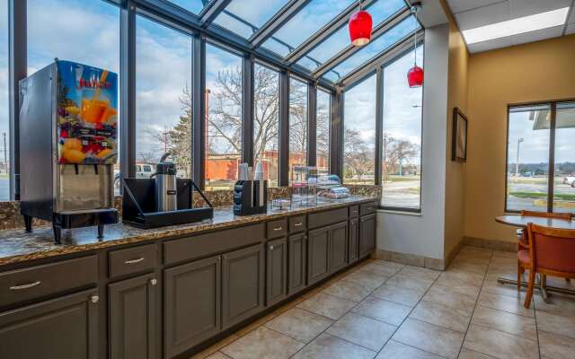 Super 8 by Wyndham Perrysburg/Toledo