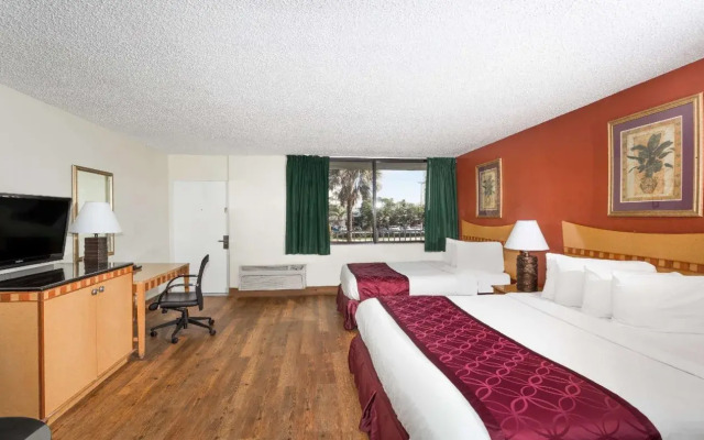 Travelodge by Wyndham Fort Lauderdale Beach