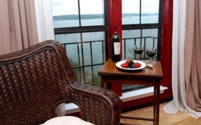 Lakehouse Bed and Breakfast