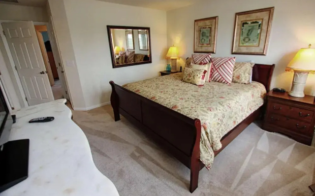 2633 Trafalgar Village