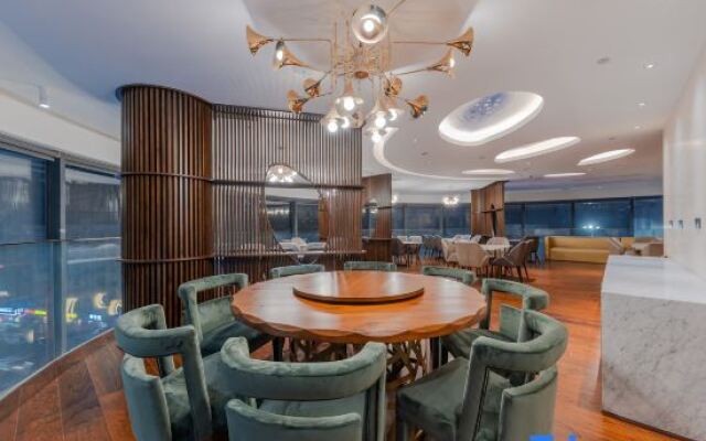 Yitel Collection (Nanjing Gulou Xuanwuhu Road)