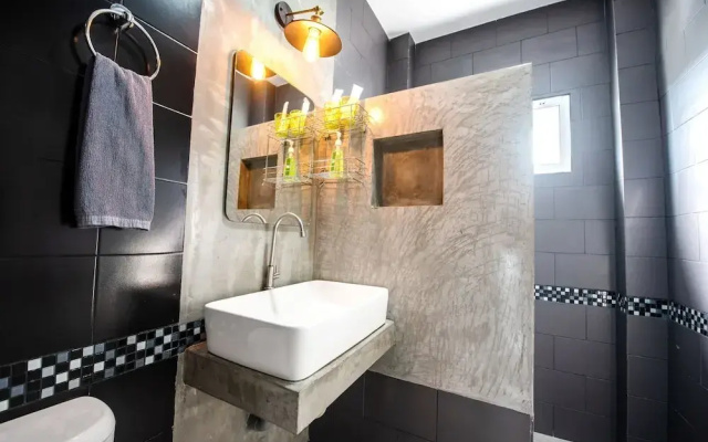 Villa Rajapruek Entire 3 villas 7 bedrooms near airport