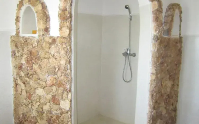 Watamu Villa With Service Personnel