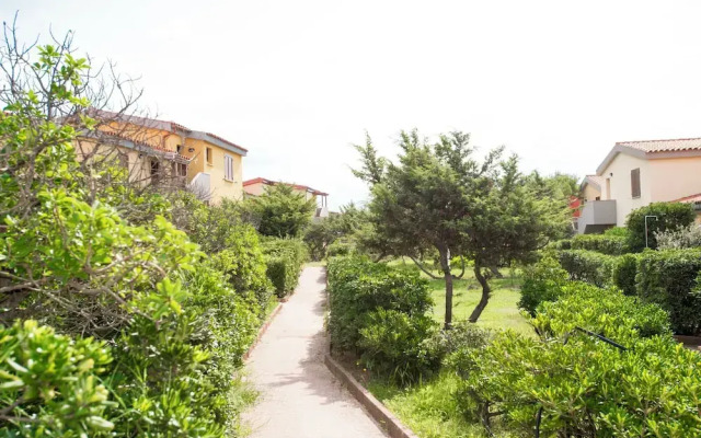 Hotel with swimming pool just 300 mt from the Baia delle Mimose-beach
