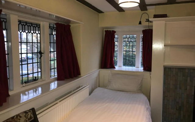 Barons Court Hotel