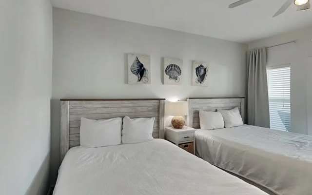 Pavilion Palms #103b