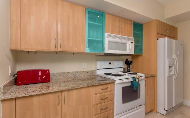 Stylish Modern 2bd 2bth Apt Near the Beach