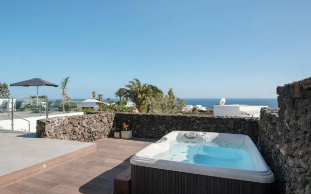 Villa Tendereteros - 4 Bedrooms large pool and hot tub