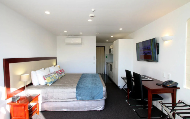 DeLorenzo's Studio Apartments