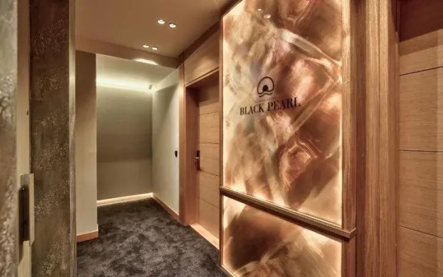 Black Pearl Luxury Suites