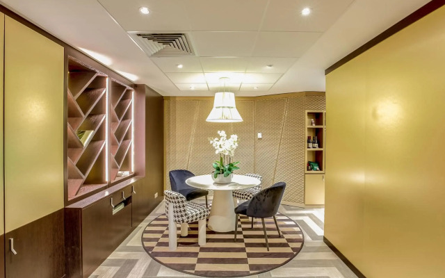 Mercure Paris Arc de Triomphe Etoile