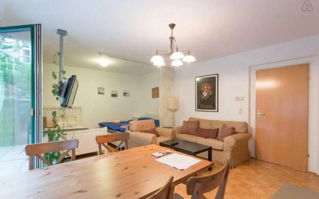 Relaxing Terrace Apartment in Lively Area