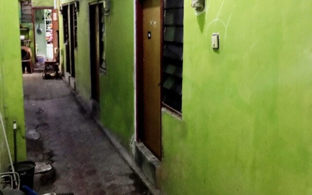 OYO Life 93061 Kost Vicky Syariah