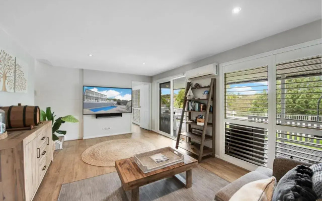 Peninsula Retreat