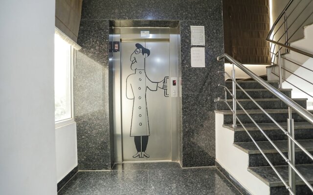 Fabhotel Golden World