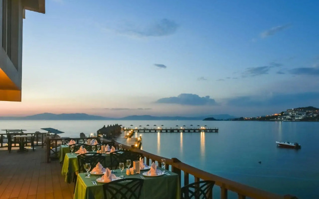 Le Bleu Hotel & Resort