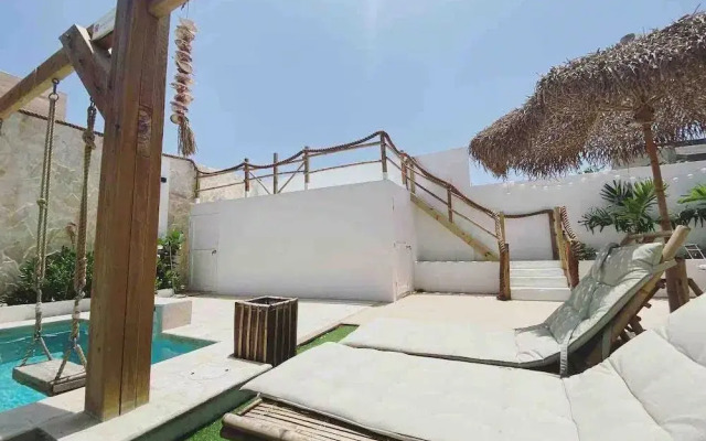 Palm Beach Vacaysuites - Coconut Suite - Top Floor