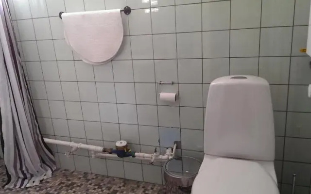 Friis Bed & Bath