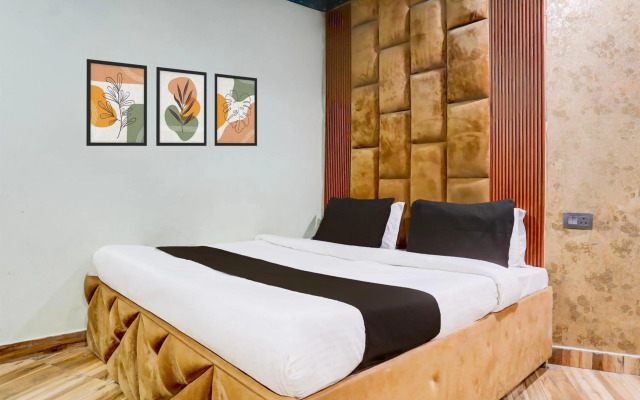 OYO Flagship 80461 R K Residency