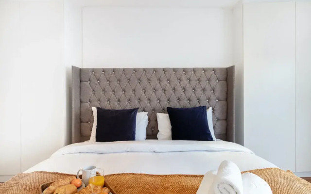 Kensington Area - Private Apartment
