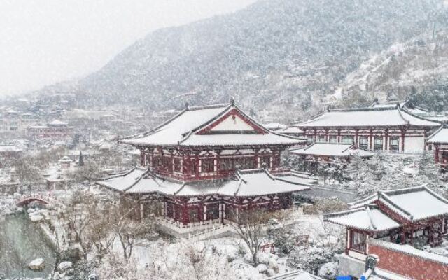Huaqing Palace Resort & Spa