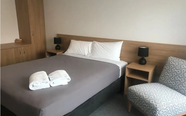 Voyager Motel