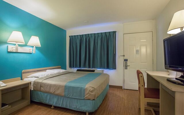 Motel 6 Rochester, MN