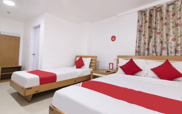 Lucky Hotel by OYO Rooms