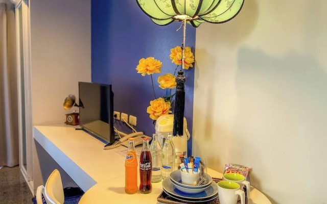 Room-hotel With Balcony in Phukettown