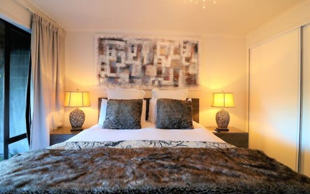 Spacious Lake View Townhouse Alpine Walk TO Town