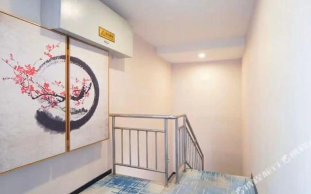 Super 8 by Wyndham Beijing Qianmen Hufangqiao Subway Station