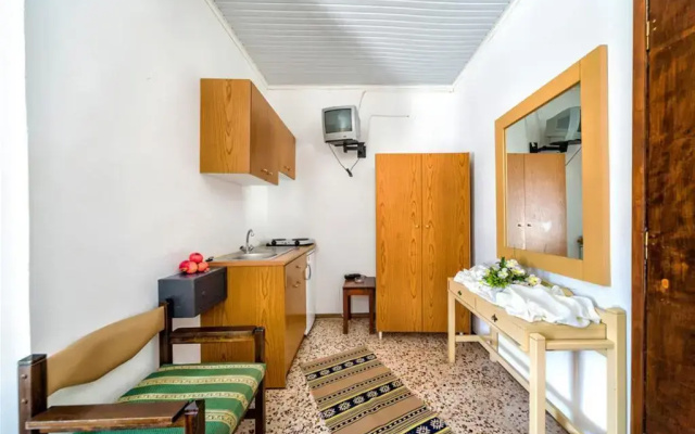 Harmony Hotel And Studios