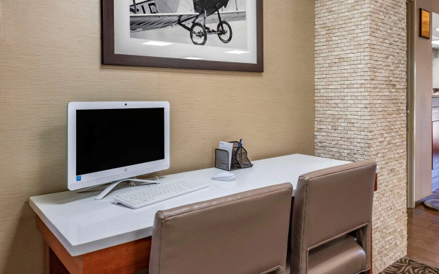 Comfort Inn & Suites Dayton Northwest - Englewood