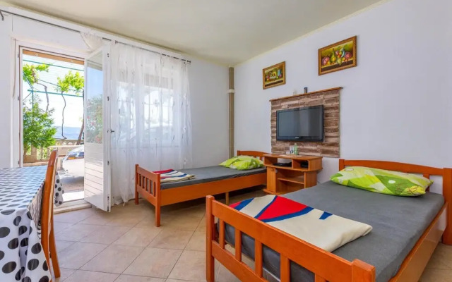 Beautiful Apartment in Duce With Wifi and 1 Bedrooms