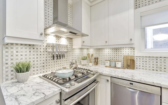 QuickStay - Chic & Modern Townhouse in Little Italy
