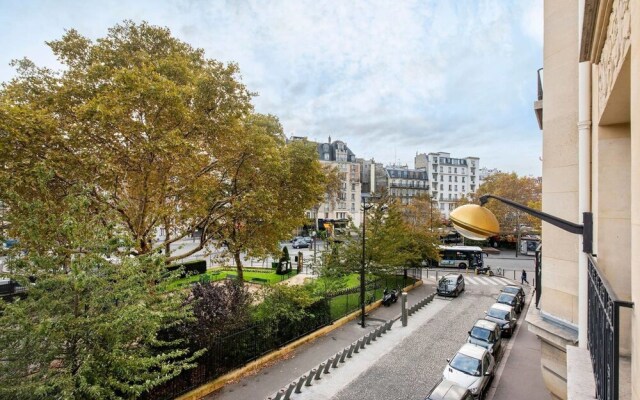 Bright Champerret Apartment Fits 4 in Paris 17th!