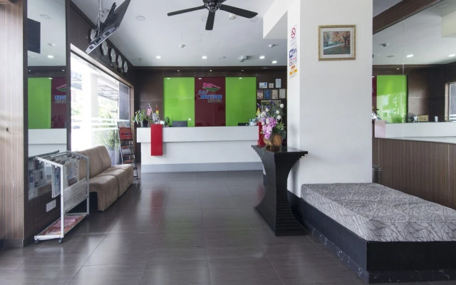 OYO 498 D&F Boutique Hotel Senawang