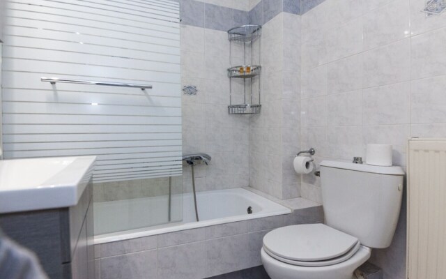 Home Away from Home 2 Bd Apt in Zografou