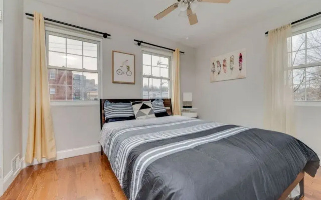 Beautiful modern colonial house 10m to DC