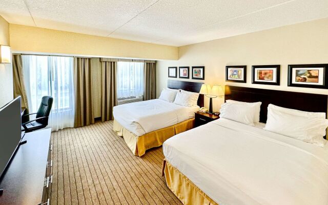 Holiday Inn Express and Suites Kincardine