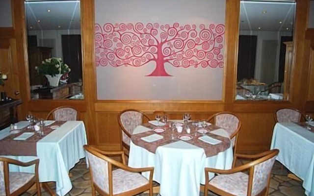 Hostellerie La Villa Des Roses