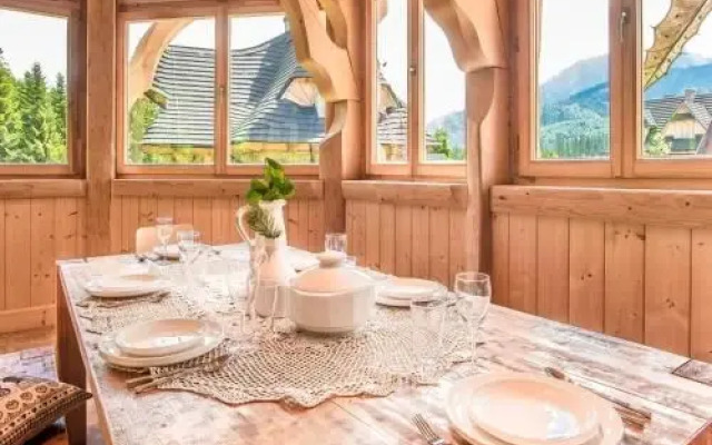 Rezydencja Gaudi SPA z kominkiem