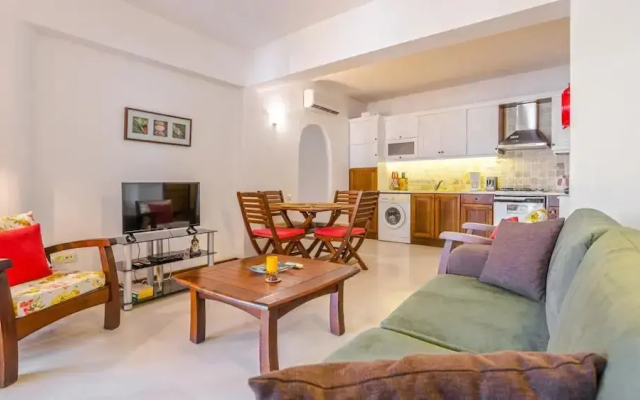 House With Private Pool and Garden 4 min to Beach