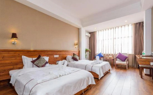Pu'er Plum Lakeside Hotel