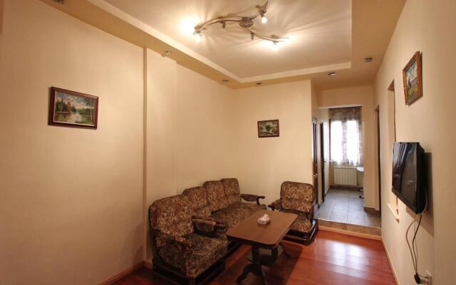 FlatsInYerevan - Apartments on Tpagrichner Street