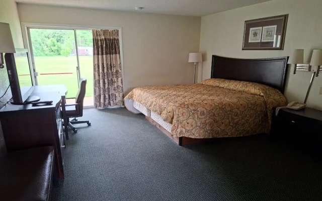Hometown  Inn