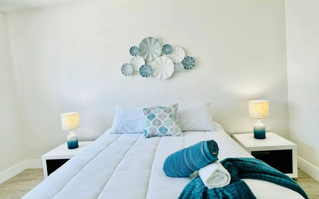 Waterfront 1BR Parking Walk to the Beach