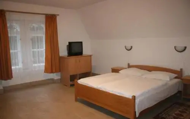 Festetich Kastélyszálló és Zsuzsanna Hotel
